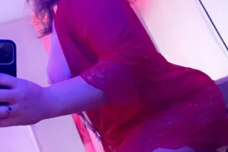 WANNA HAVE FUN 👀 I HAVE 2 girl... - Image 2