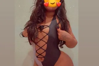 juicy pussy, hot and ready 😘 - Image 2