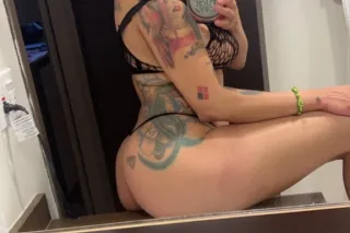 Happy New Year Cum Play 😘 and start ur year inside me 💦💦 - Image 3