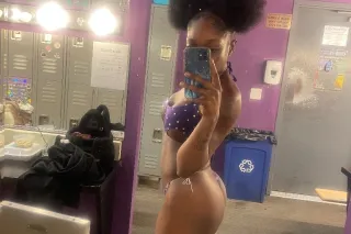 back in tiwn !!! come get a piece of this divine chocolate 😘🍫 - Image 4