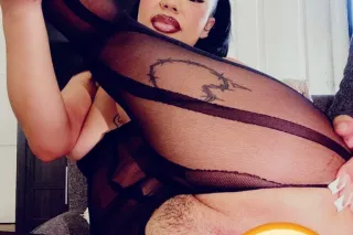 soy una chica latina y calient... - Image 1