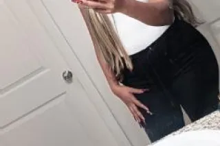 sexy brunette - Image 5