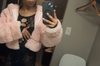 BACK IN TOWN 😻Pretty 🫦Tight 🤤 ... - Image 4