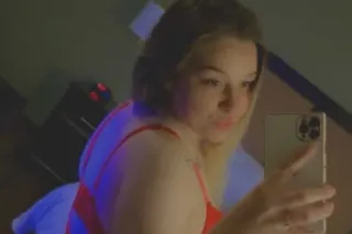 Brunette bombshell ready to fu... - Image 1