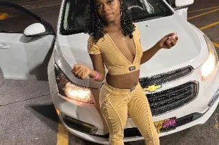 NEW IN TOWN - 22 - Image 2