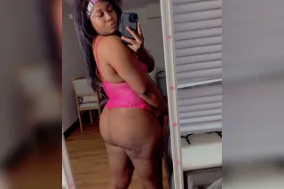 hey daddy😘 read my bio😩 incall... - Image 1