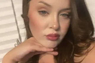 Busty Blue Eyed Babe Available Now❄💖👀 - Image 2