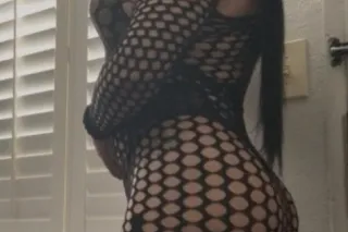 LATINA ELEGANTE Y SEXY EN LA Z... - Image 4