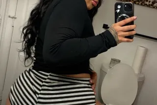 short & thick 😍 - 22 - Image 2