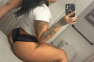 short & thick 😍 - 22 - Image 4