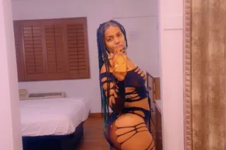 NEW IN TOWN - 27 - Image 3