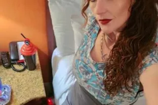 *** PETITE REDHEAD READY RIGHT... - Image 2