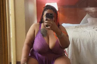 BIGGEST TITTIES AROUND TOWN 2 GIRL DUO LEAVING SOON - Image 6