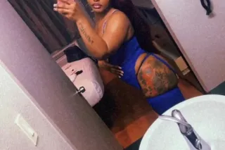 DOUBLE THE TROUBLE 👯♀ . TWO GU... - Image 2