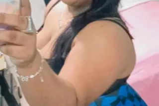 I'm available—I'm a sexy, disc... - Image 1