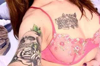 Young Hottie with a bangin body! 😍 - Image 9