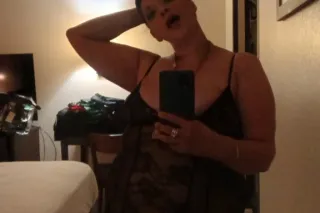 I just got out of the bath my back is loose and Im feleling friskier - Image 6