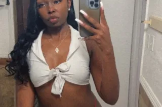 ✨𝓕𝓵𝓪𝔀𝓵𝓮𝓼𝓼 sexy and Petite 𝓑𝓸𝓶𝓫... - Image 1