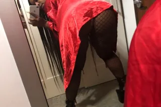 🍒Busty Bombshell READY TO PLAY... - Image 2