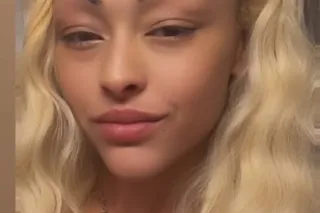 BOMBSHELL Beauty! Petite Polis... - Image 4