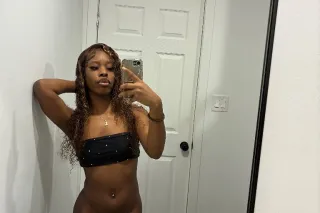 BUBBLE BUTT TEXAS HOTTIE IN TO... - Image 3