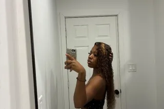 NEW IN TOWN LETS HANGOUT 😏💦 - Image 1