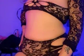 Sexy thick Latina Nikki is available for you papi 💋 - Image 6