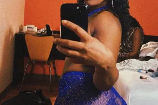 NEW GIRL IN TOWN - 23 - Image 3