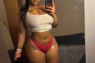 sexy islander babe - Image 5