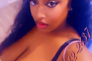 ꧁ 🎀𝕊𝕌ℙ𝔼ℝ ℙℝ𝔼𝕋𝕋𝕐🎀CUM PUT UR COCK BETWEEN MY 3⃣8⃣𝙂 TITTIES꧂ VERIFIED 👇🏽 - Image 1