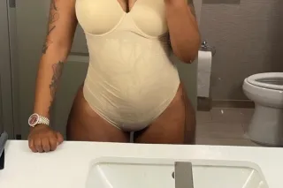 pretty pussy - Image 1