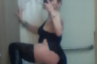 PORN STAR EXPERIENCE IS BACK W... - Image 2