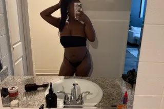 Malanii Here For A Shortime 💕 TONIGHT Set up appointments first 📲 - Image 4