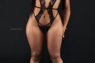 DownTown Hosting!! or i can travel to your bedroom🖤 - Image 1