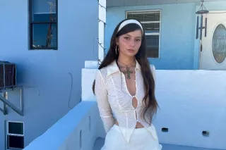 Classy Brunette Who Knows How to Get the Job Done - Image 6