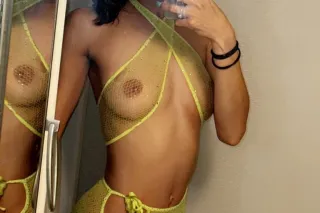 Sweet Petite Gorgeous Bombshel... - Image 3