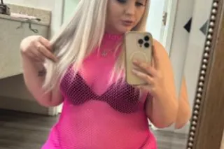 Bombshell visiting ROSEVILLE🩷 ... - Image 3