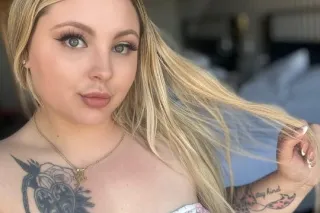 Bombshell visiting ROSEVILLE🩷 ... - Image 1