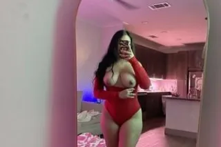 pretty thick white woman💦looki... - Image 1