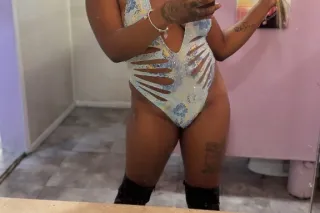 Ms. Grip Back 😏 - 25 - Image 1