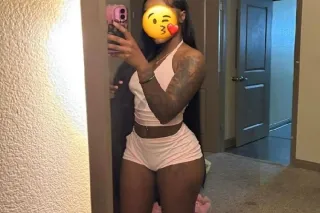 petite yummy 😋 treat🍫 lets not... - Image 4