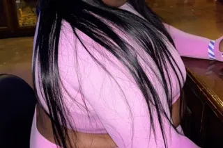 chick with a 🍆 is back 😝 - 25 - Image 1