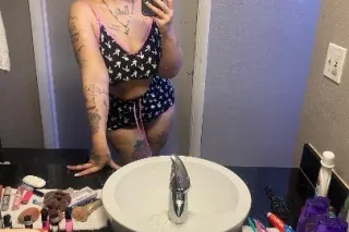 pretty face, tits & ass for days come see me daddy - Image 7