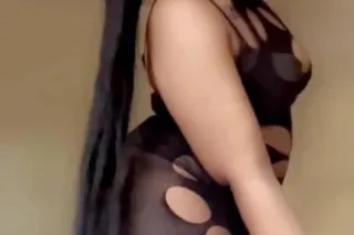 NEW IN TOWN ❤😩 - 23 - Image 1