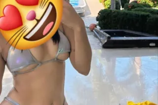 I am a girl I am a young girl ... - Image 1