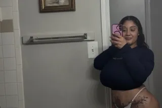 Face fuck w/ full service - Image 2