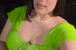 lovely smile and luscious body... - Image 1