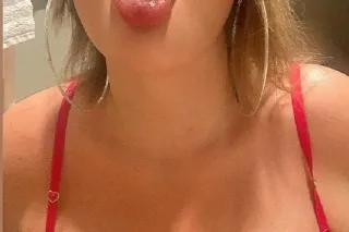 Your favorite distraction 💅 - Image 10