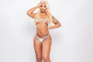 💋YOUNG SLIM THICC BADDIE 🔥Read... - Image 4