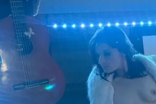 Hey psst. you ...yea you .. ov... - Image 1